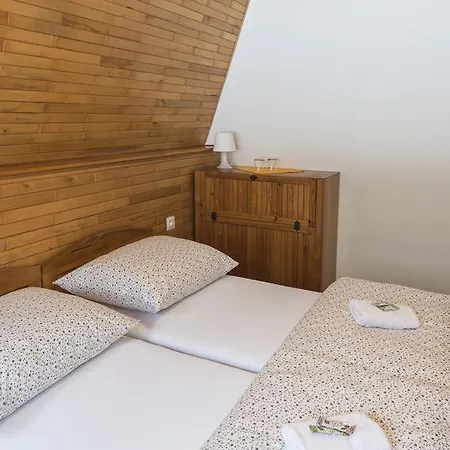 Hotel Pod Saumburkem 3*